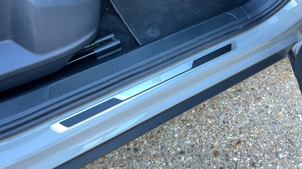 Used Volkswagen T-Roc 2024 for sale - 76297281: Photo 37