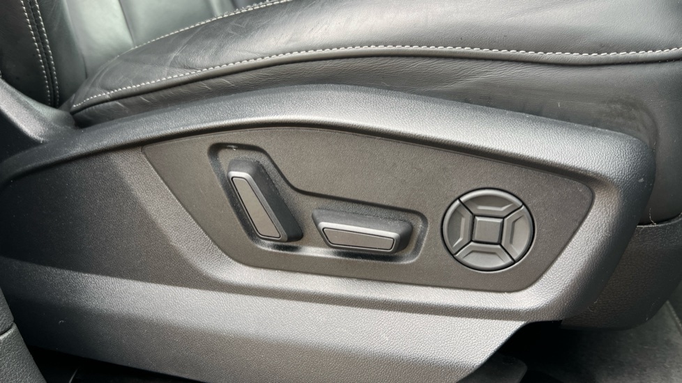 Used Audi Q8 2023 for sale - 75751320: Photo 32