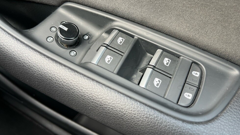 Used Audi Q8 2023 for sale - 75751320: Photo 48