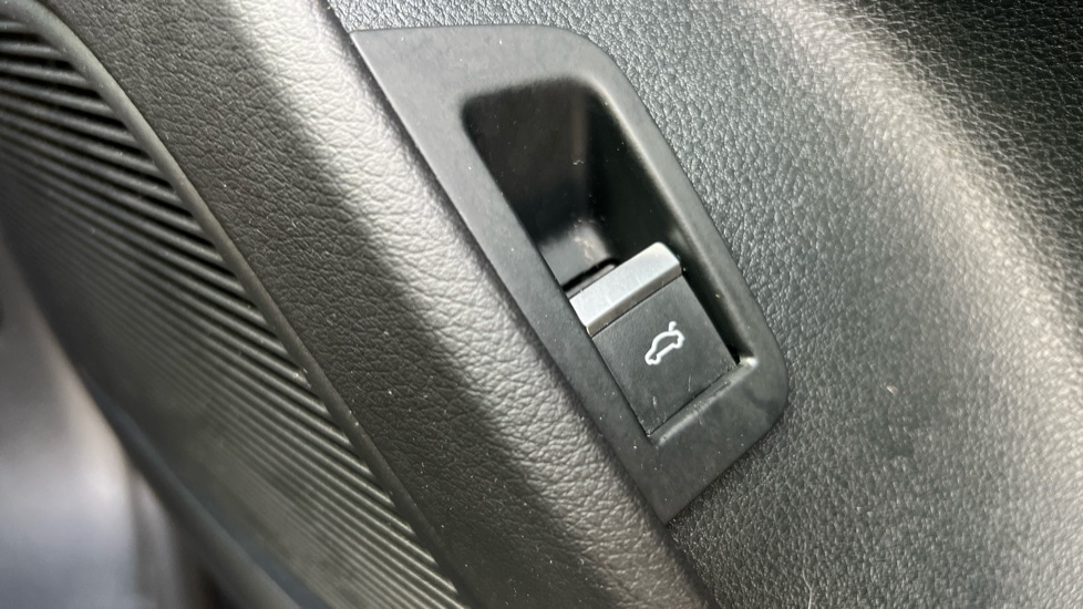 Used Audi Q8 2023 for sale - 75751320: Photo 51