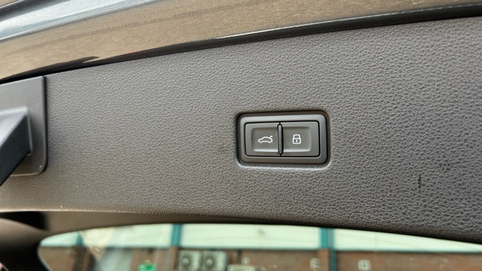 Used Audi Q8 2023 for sale - 75751320: Photo 53