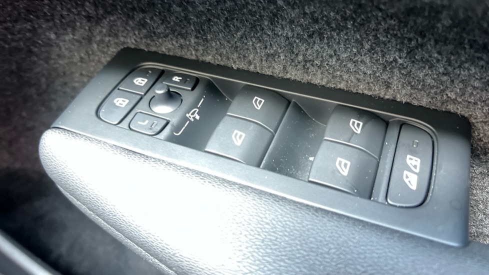 Used Volvo XC40 2024 for sale - 76124770: Photo 39
