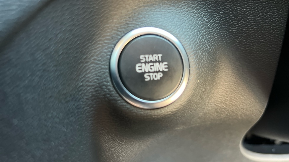 Used Volvo XC40 2024 for sale - 76124770: Photo 42