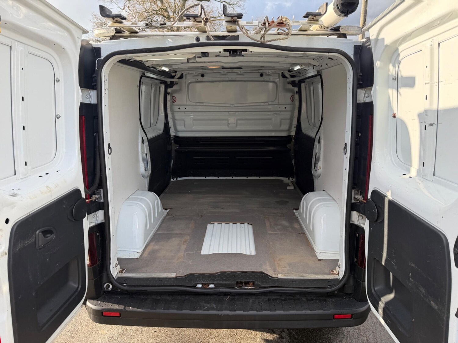 Used Vauxhall Vivaro 2016 for sale - 77439978: Photo 16