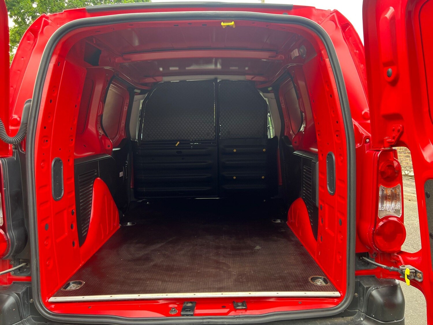 Used Peugeot Partner 2017 for sale - 77424979: Photo 17