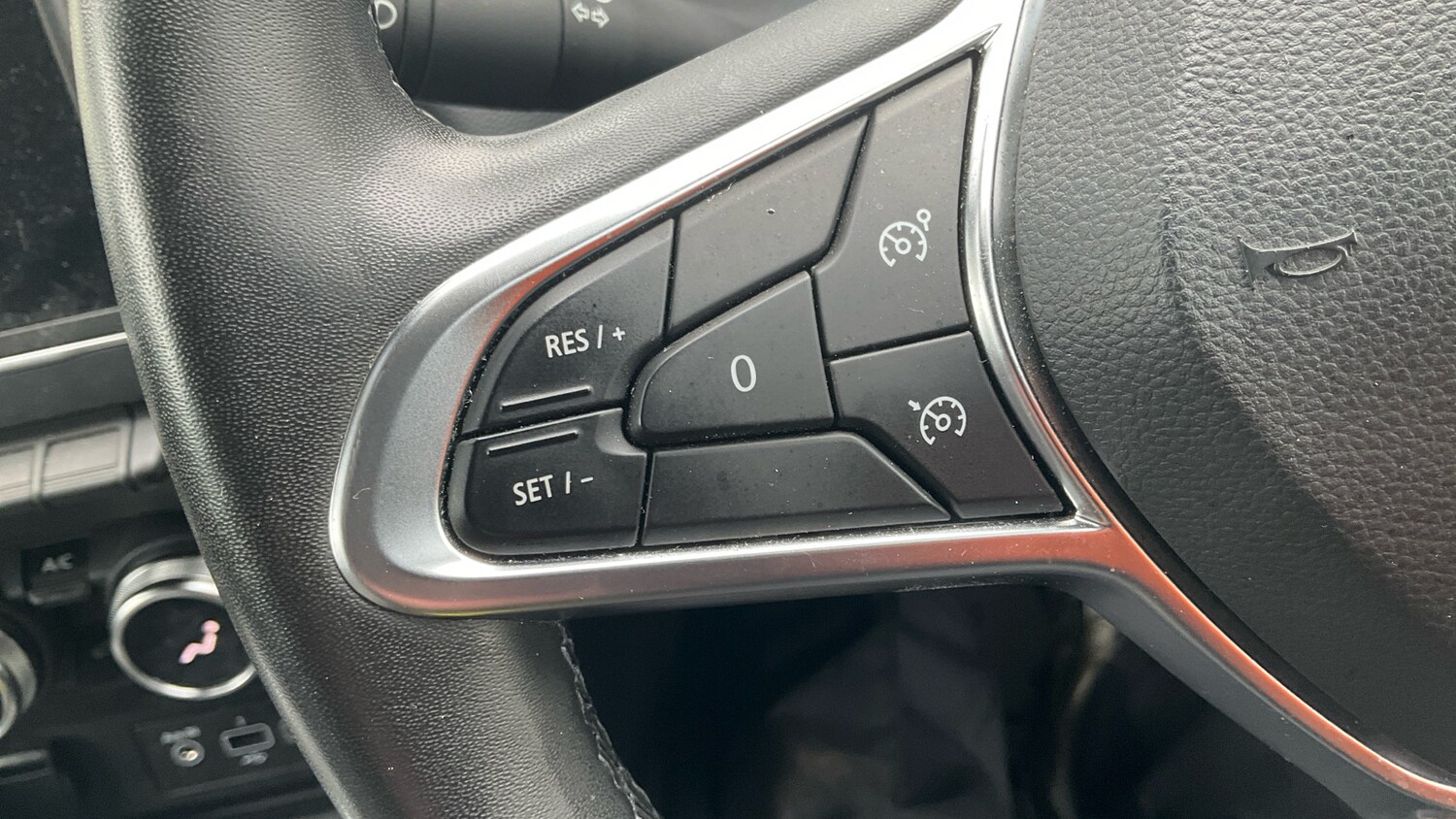 Used Renault Captur 2021 for sale - 76332750: Photo 32