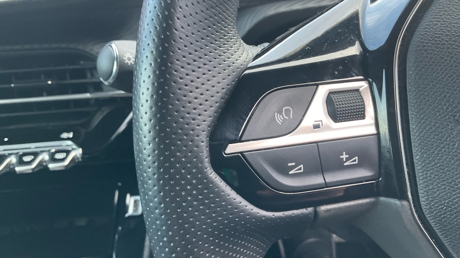 Used Peugeot 2008 2024 for sale - 76963192: Photo 36