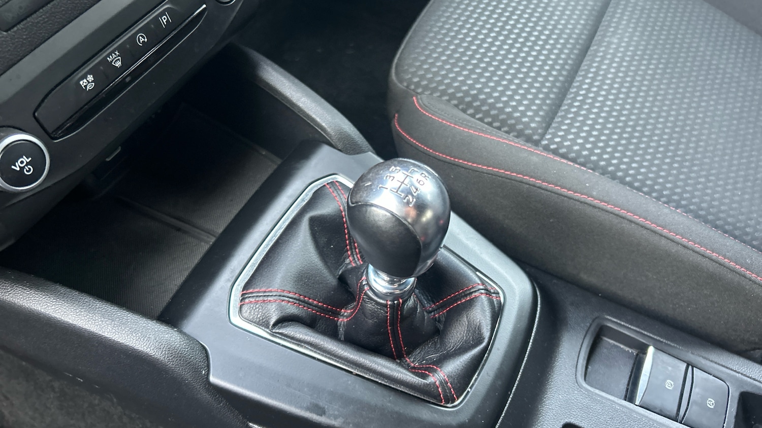 Used Ford Focus 2023 for sale - 76940032: Photo 13