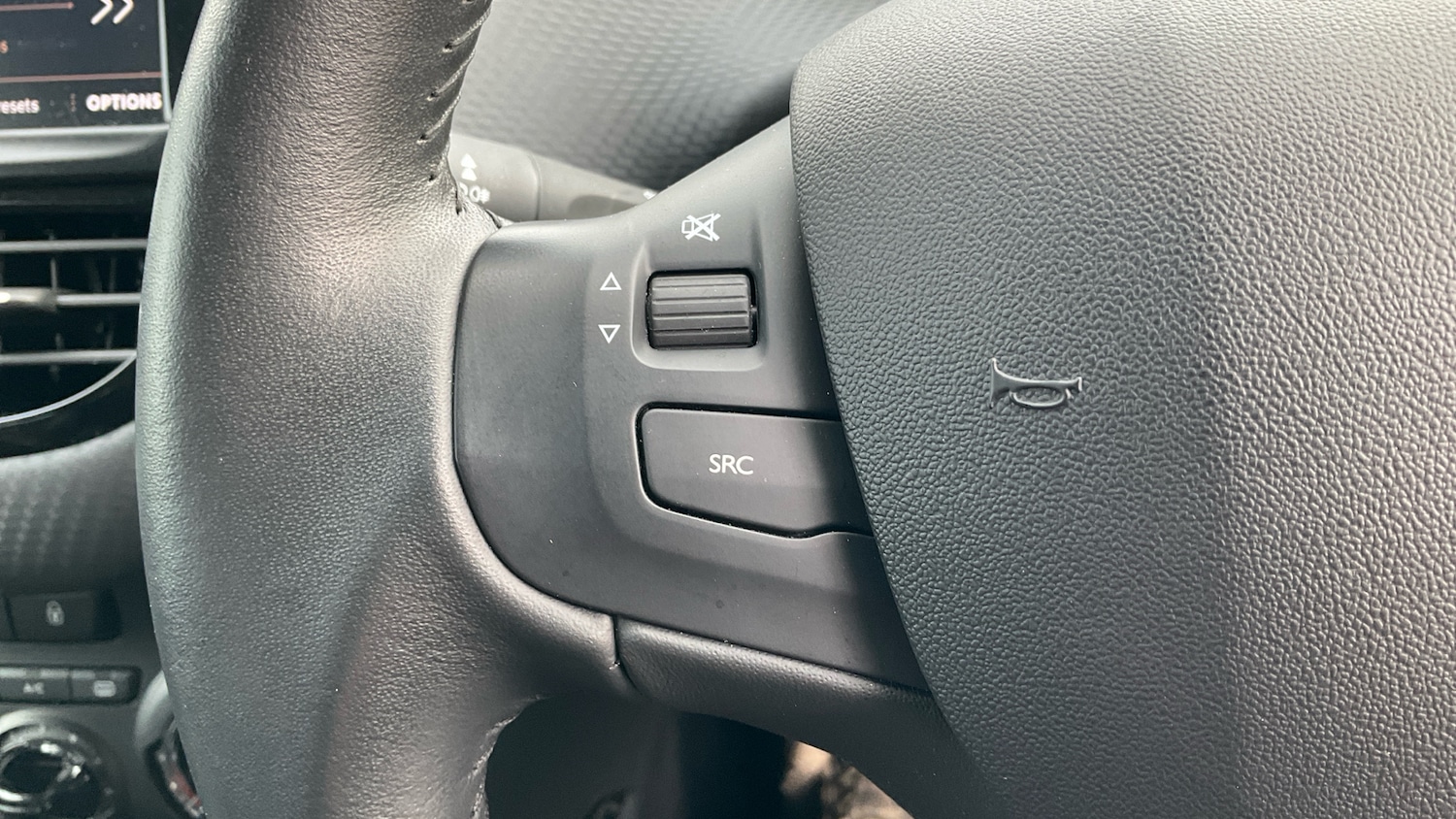 Used Peugeot 2008 2019 for sale - 76461253: Photo 30