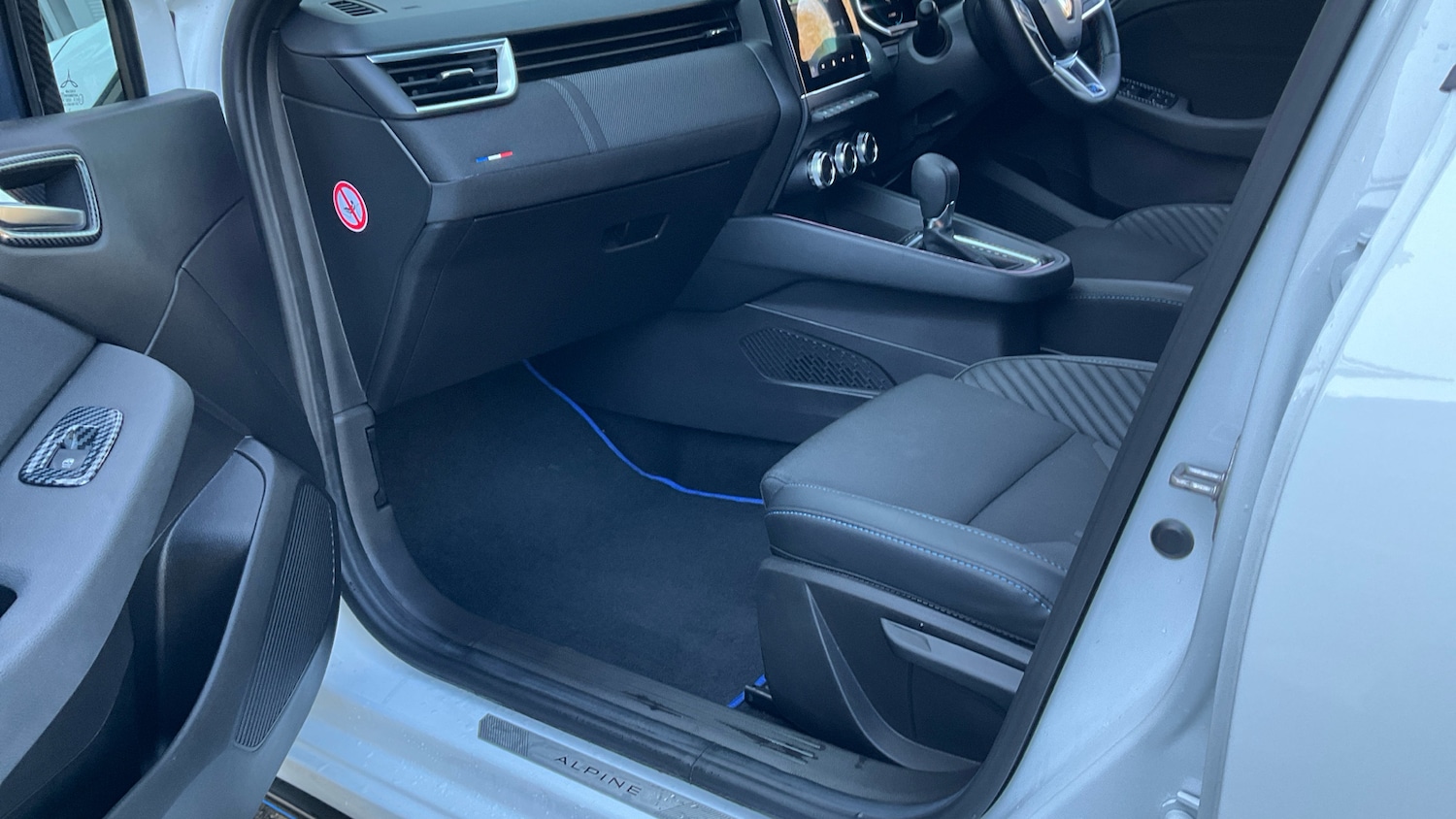 Used Renault Clio 2024 for sale - 77945935: Photo 19