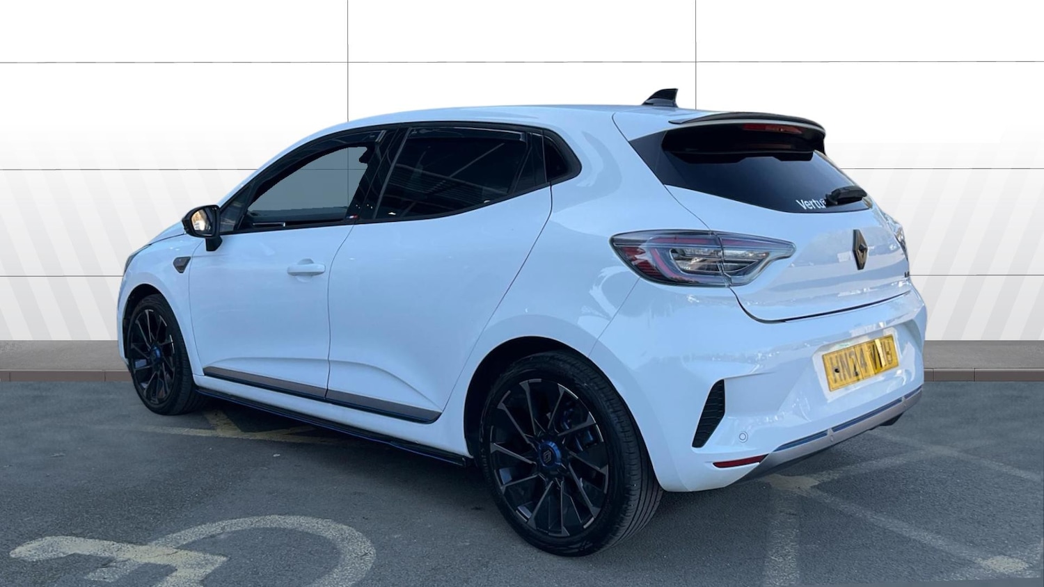 Used Renault Clio 2024 for sale - 77945935: Photo 2