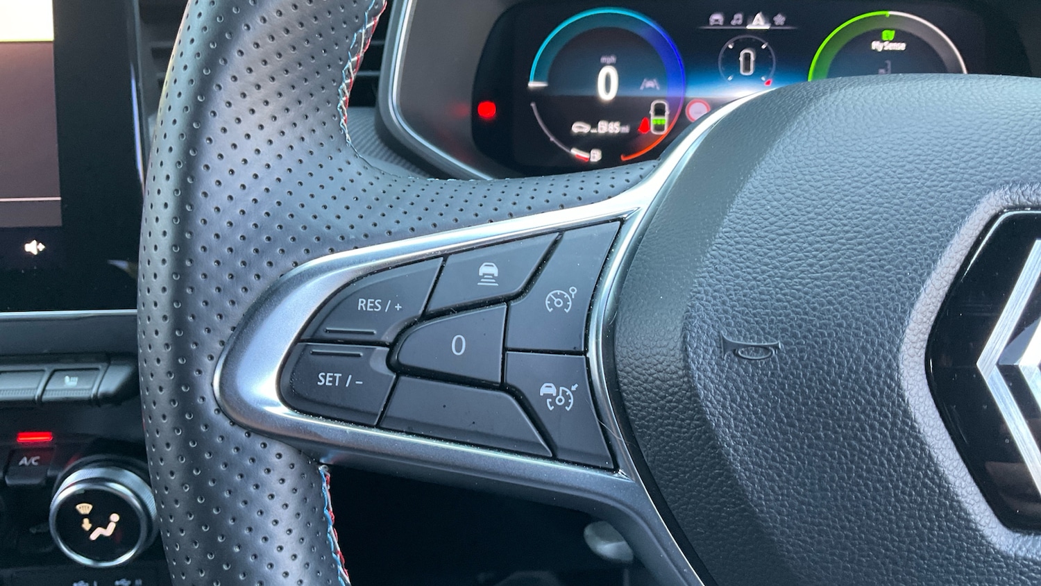 Used Renault Clio 2024 for sale - 77945935: Photo 34