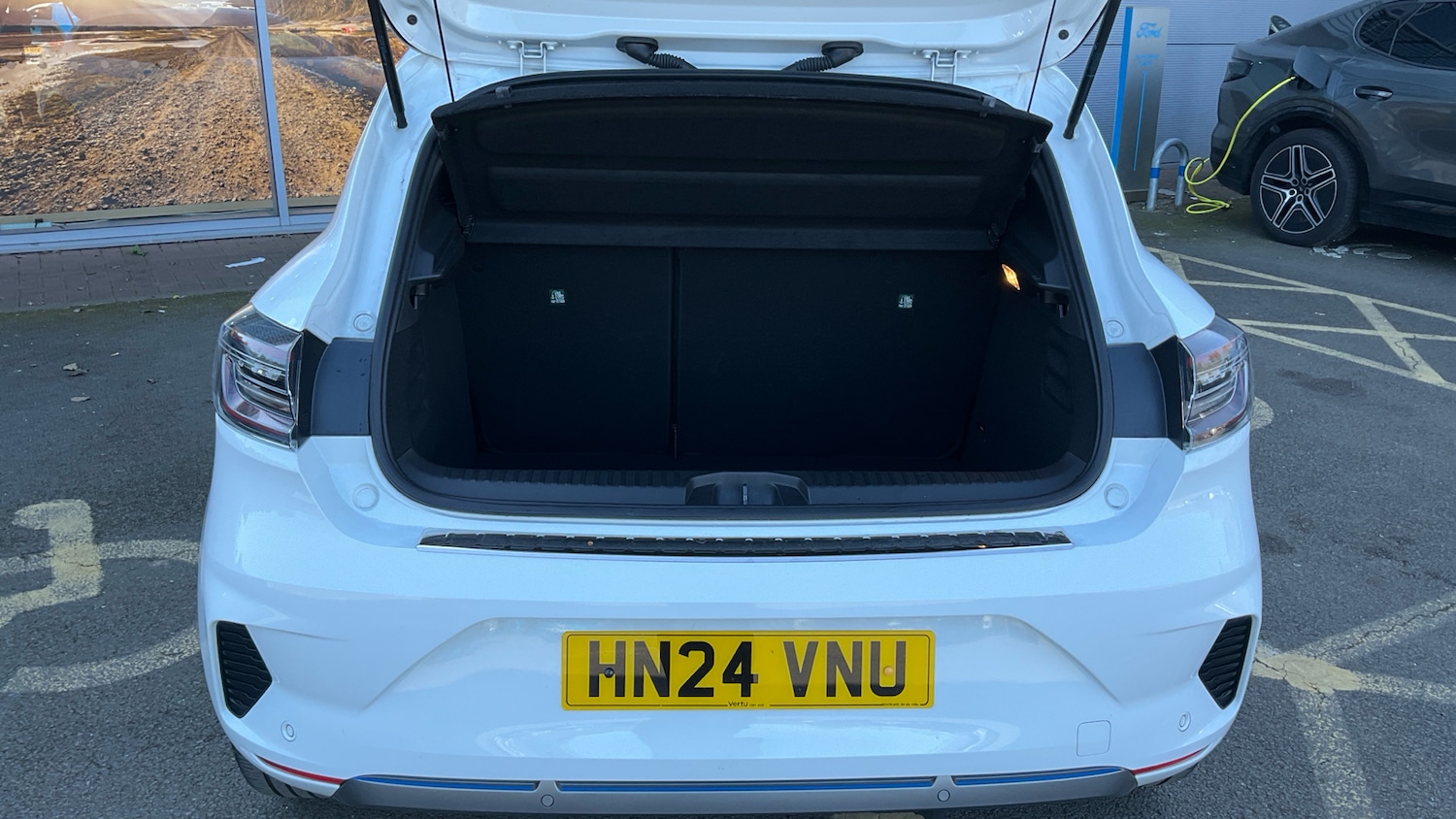 Used Renault Clio 2024 for sale - 77945935: Photo 4