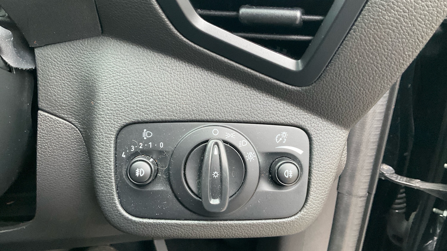 Used Ford Kuga 2017 for sale - 77601930: Photo 30