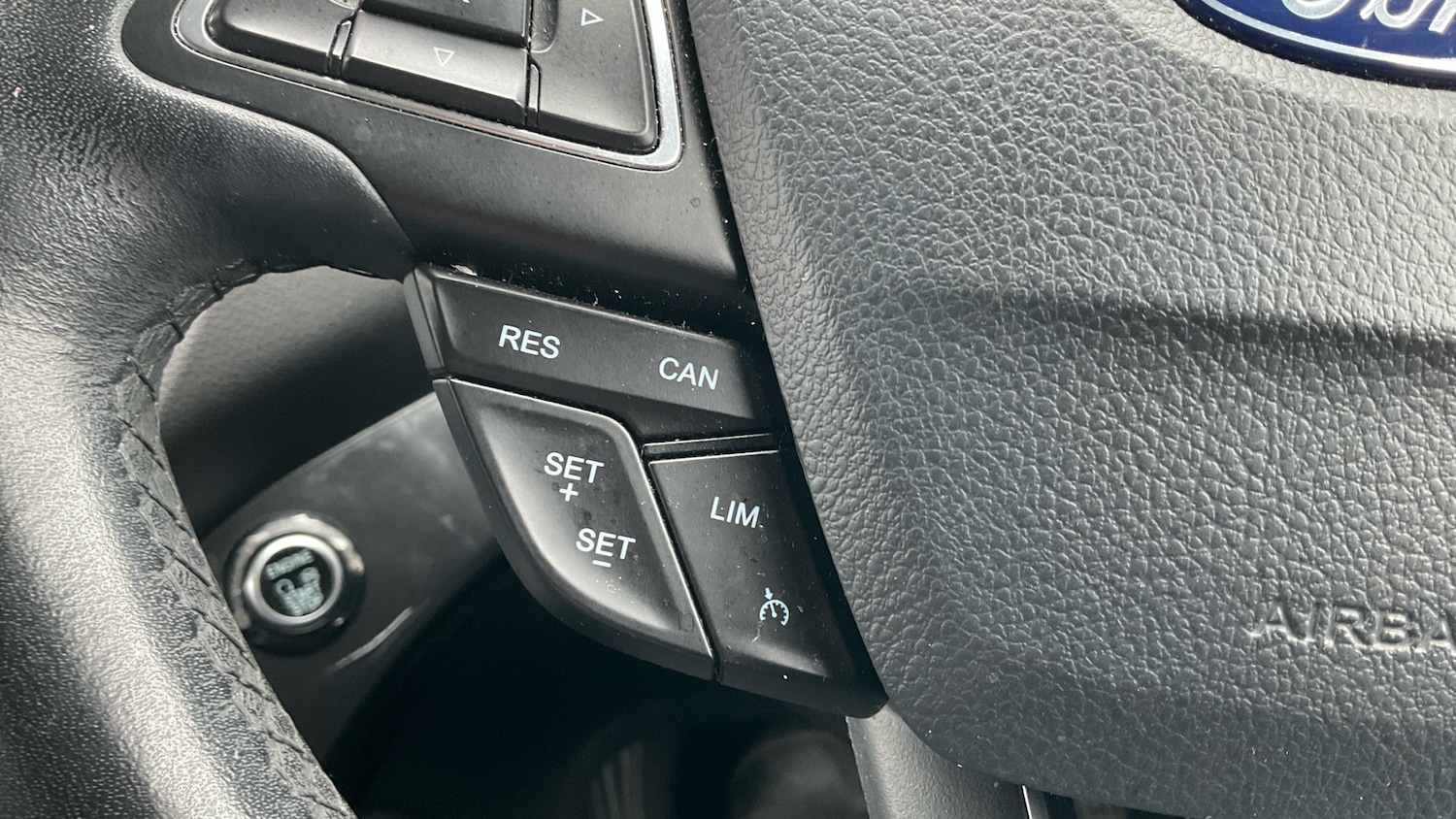 Used Ford Kuga 2017 for sale - 77601930: Photo 33