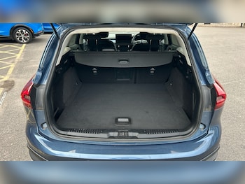 Used Ford Focus 2022 for sale - 76142343: Photo 4