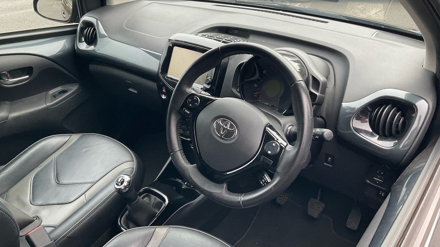 Used Toyota AYGO 2017 for sale - 76477134: Photo 11