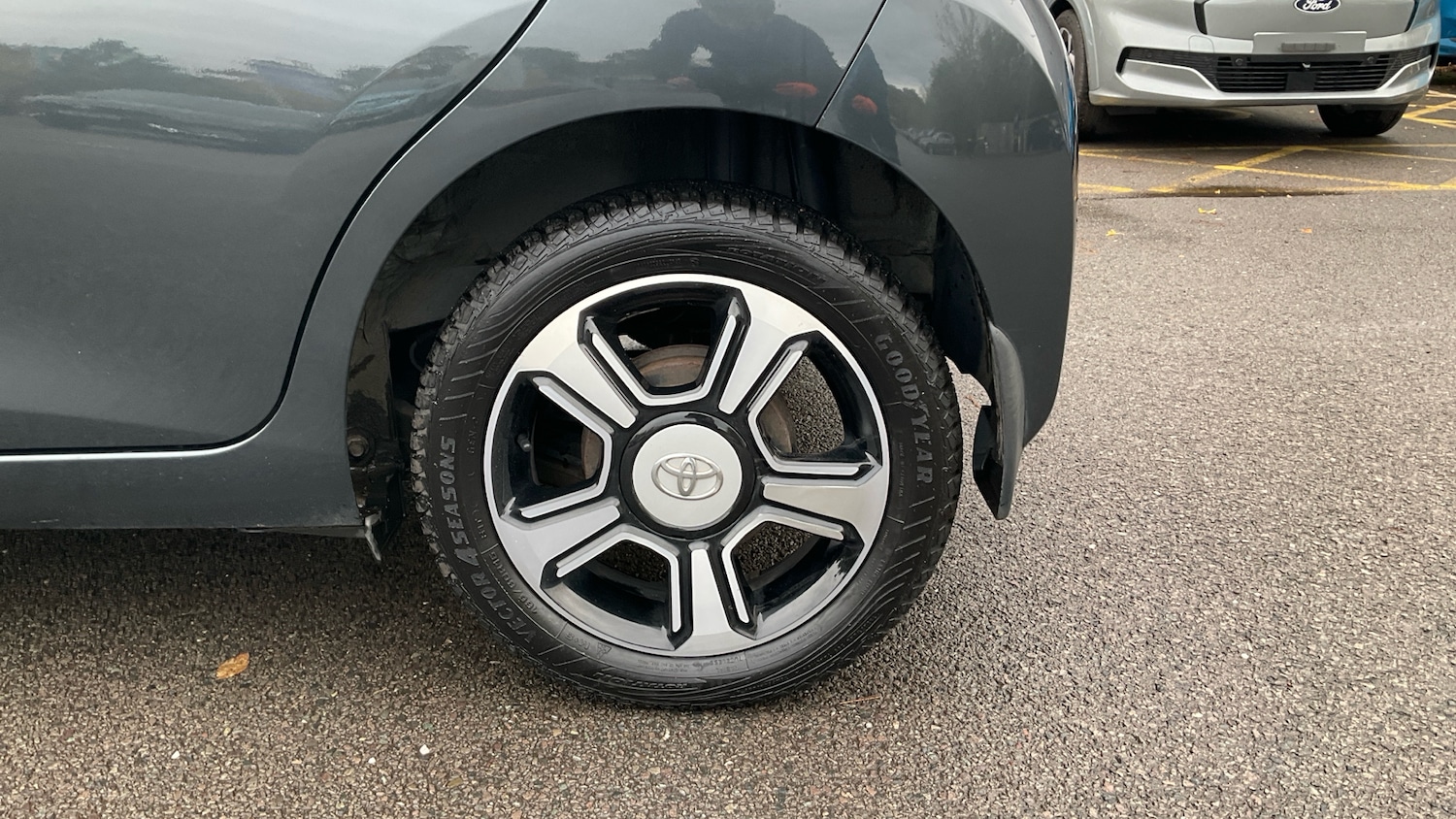 Used Toyota AYGO 2017 for sale - 76477134: Photo 24