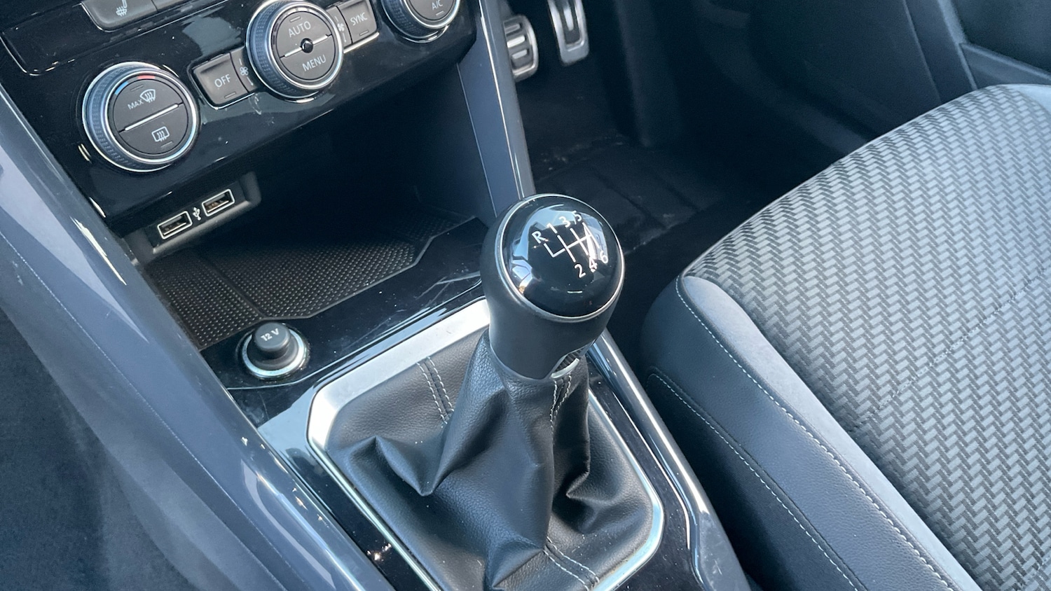 Used Volkswagen T-Roc 2019 for sale - 77945934: Photo 13