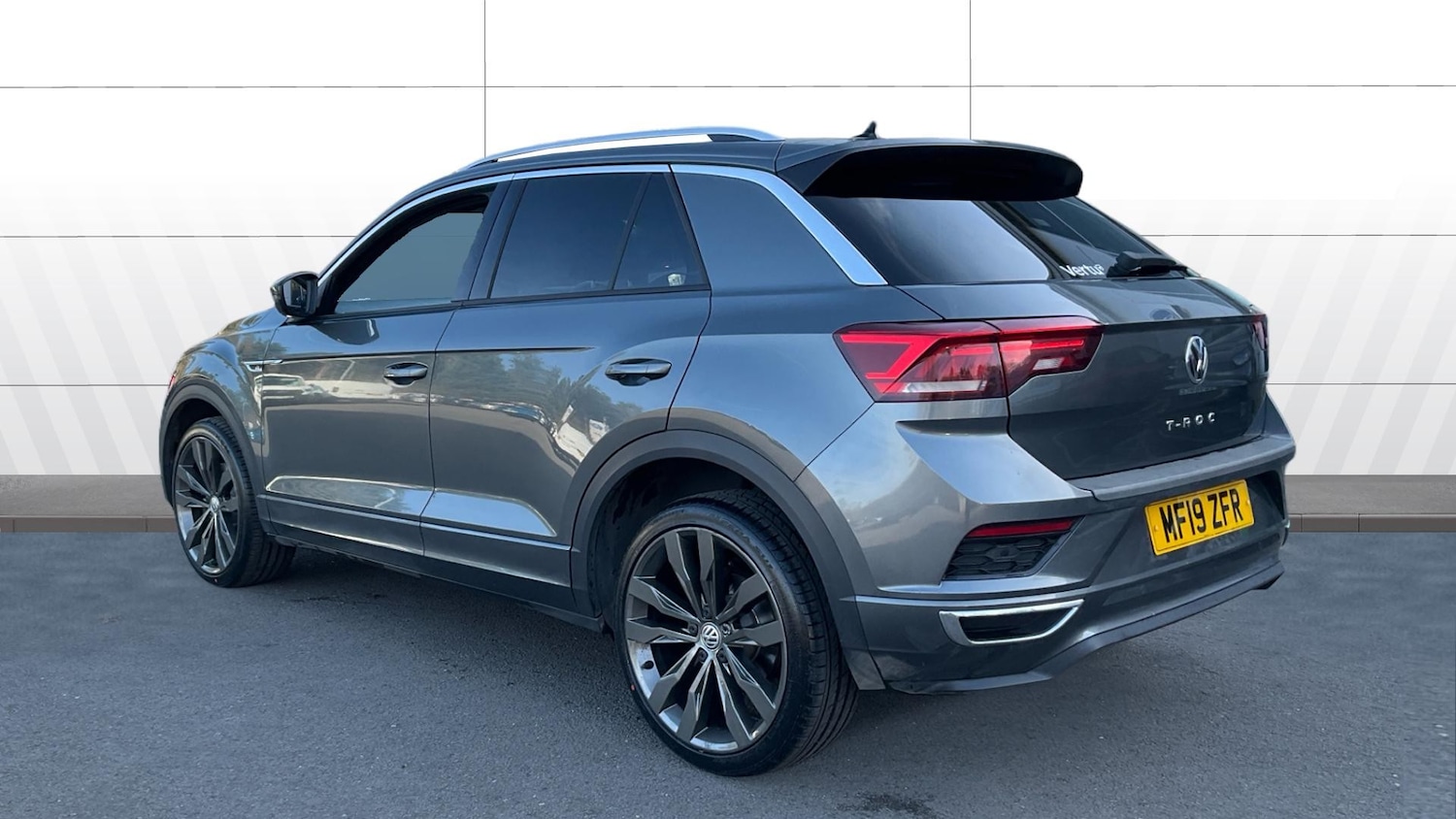 Used Volkswagen T-Roc 2019 for sale - 77945934: Photo 2