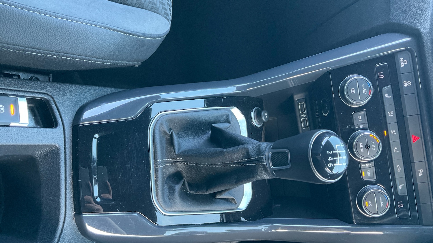 Used Volkswagen T-Roc 2019 for sale - 77945934: Photo 32