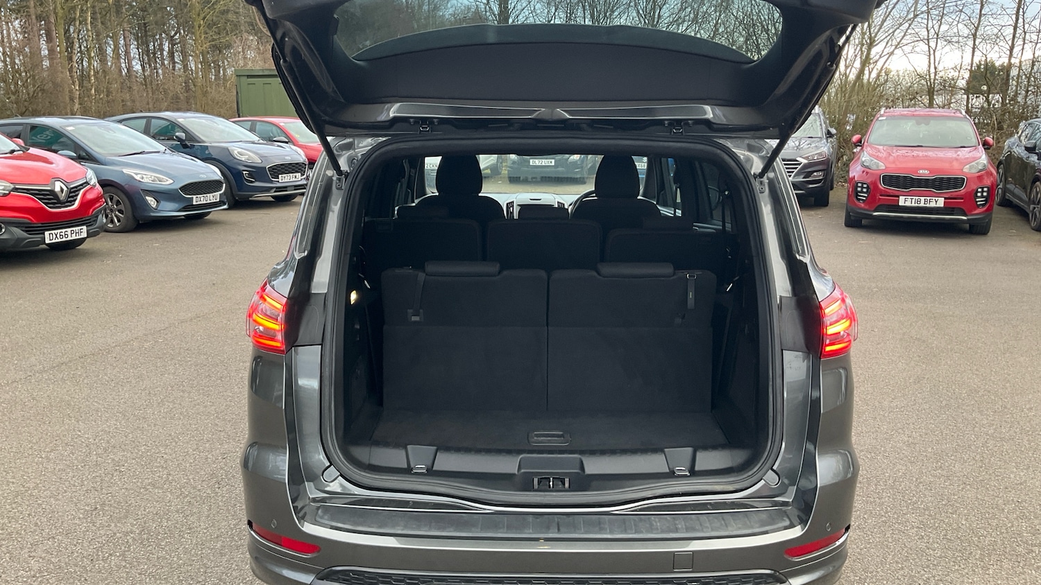 Used Ford S-Max 2018 for sale - 77676190: Photo 4