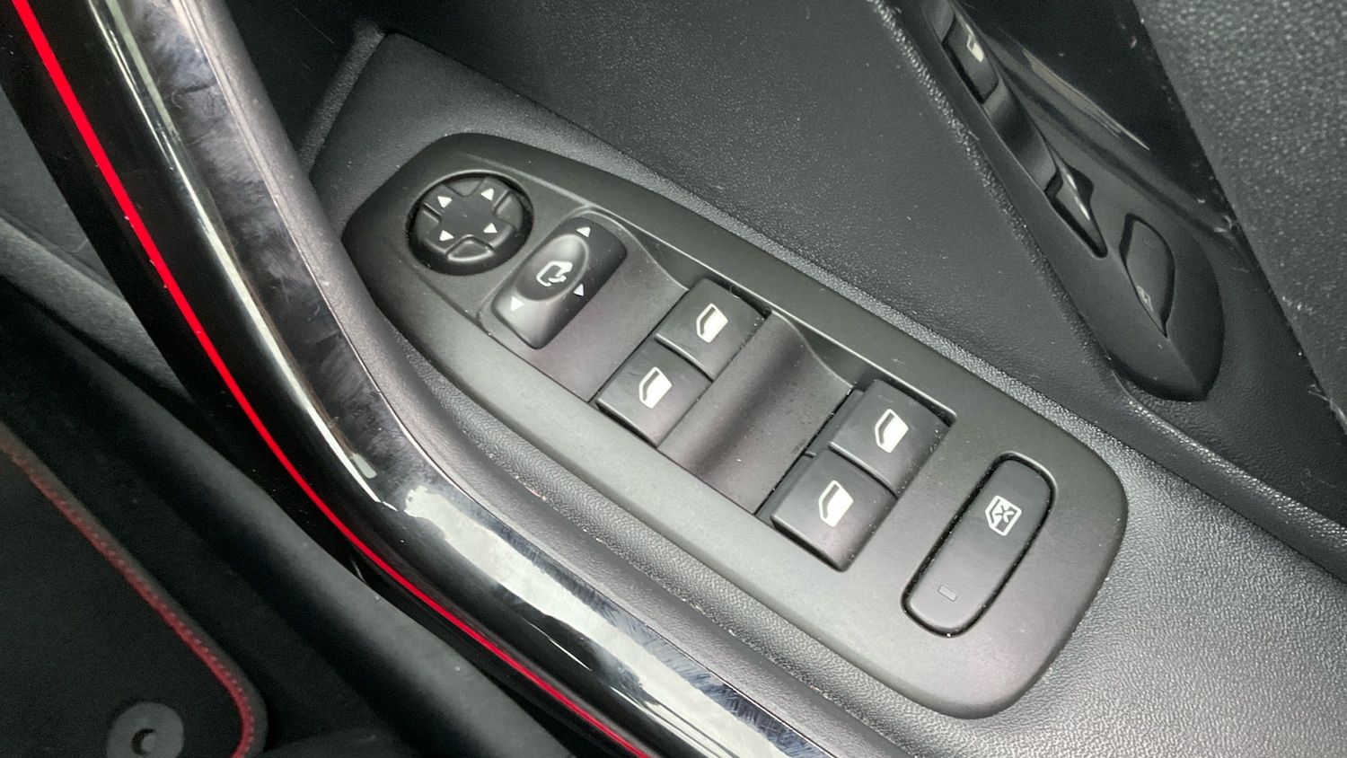 Used Peugeot 2008 2018 for sale - 76554158: Photo 25