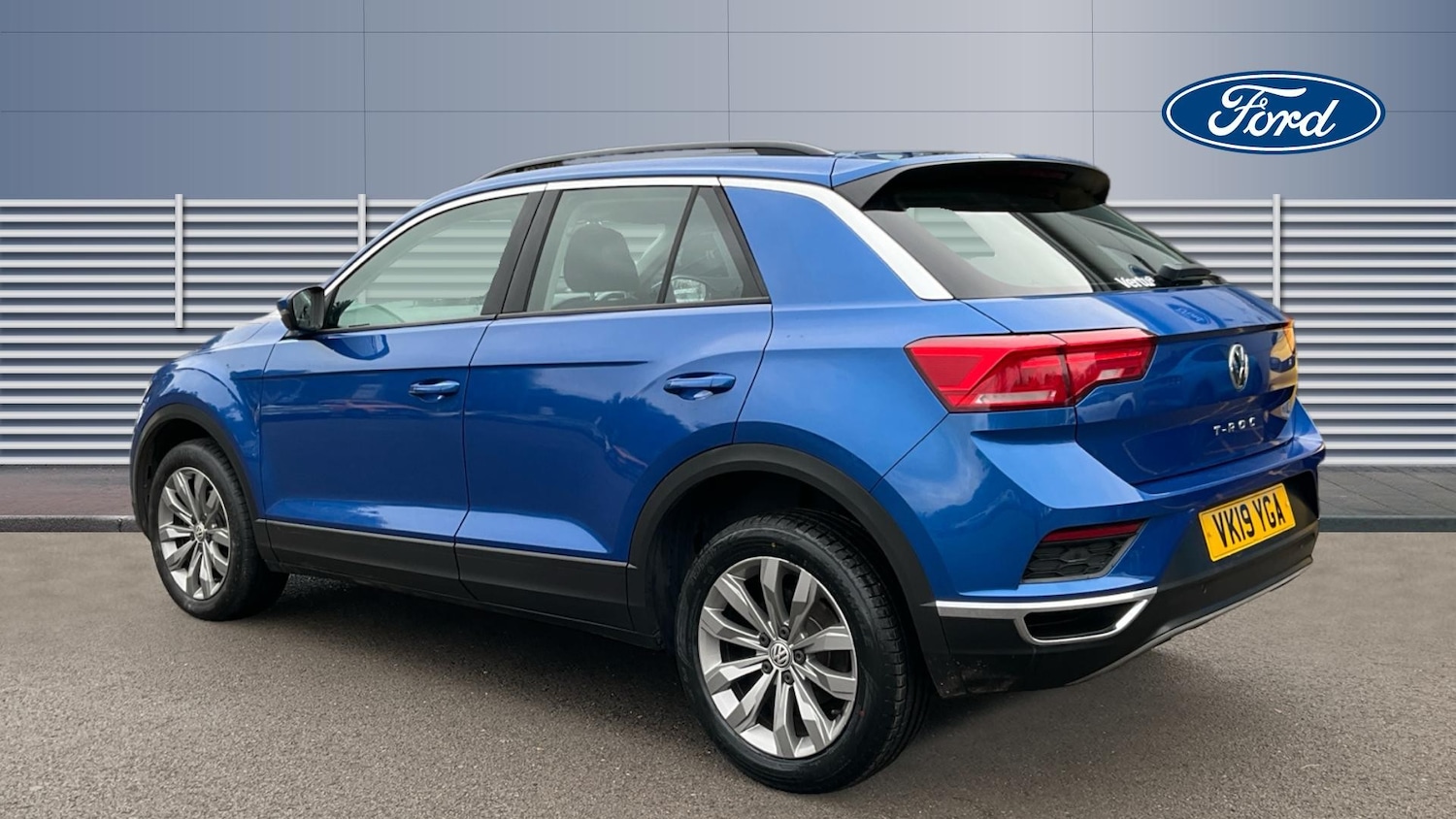 Used Volkswagen T-Roc 2019 for sale - 76725523: Photo 2