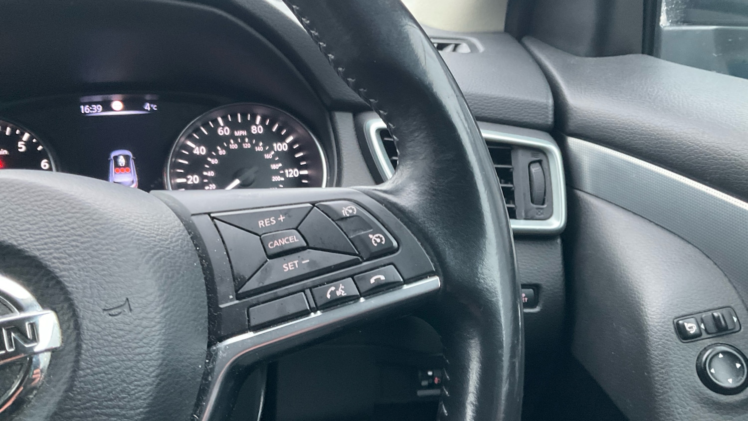 Used Nissan Qashqai 2017 for sale - 77335773: Photo 31