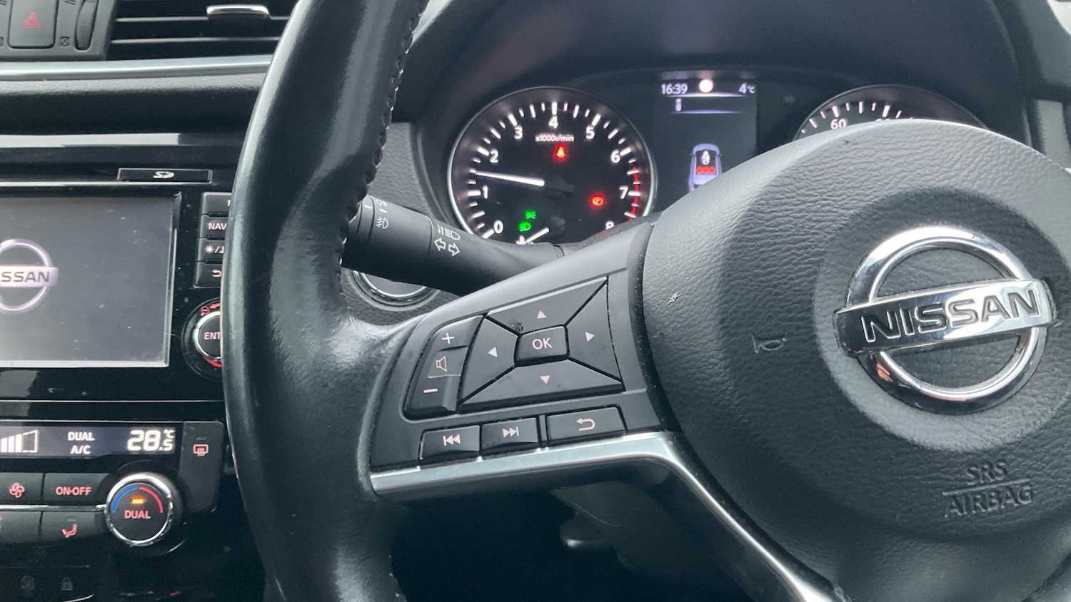 Used Nissan Qashqai 2017 for sale - 77335773: Photo 32