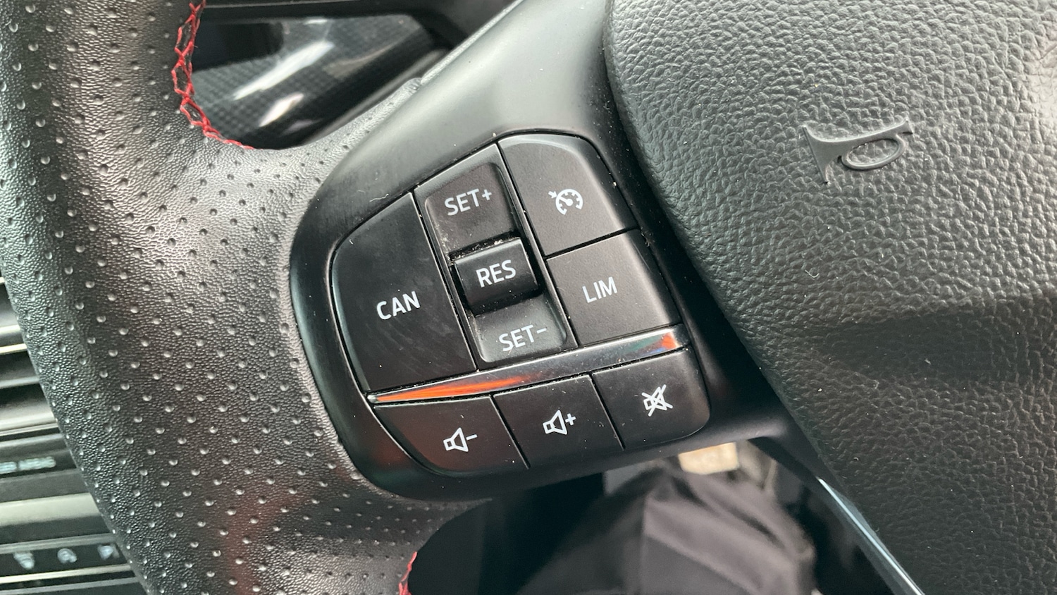 Used Ford Focus 2023 for sale - 76352401: Photo 32