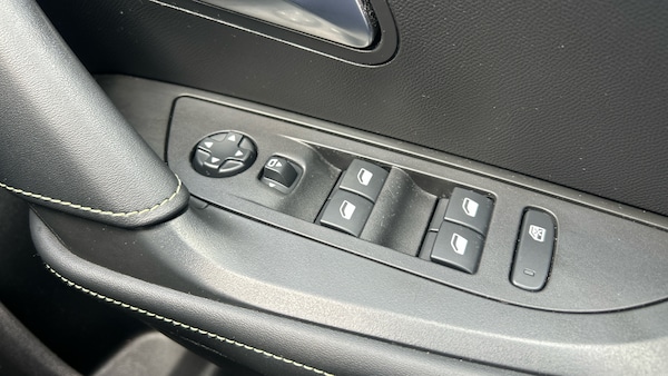 Used Peugeot 2008 2022 for sale - 76292811: Photo 32