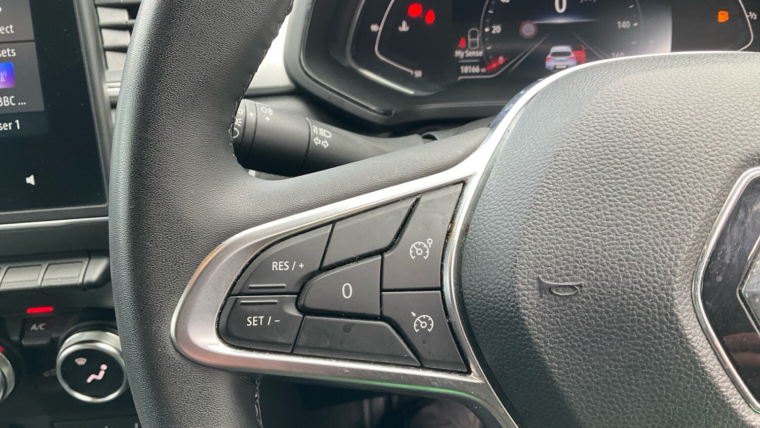 Used Renault Captur 2023 for sale - 77871894: Photo 31