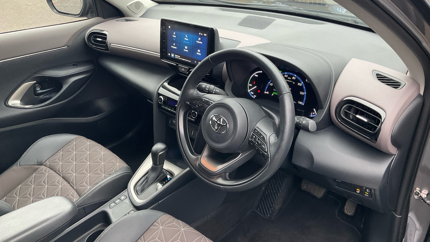 Used Toyota Yaris Cross 2023 for sale - 76517512: Photo 11