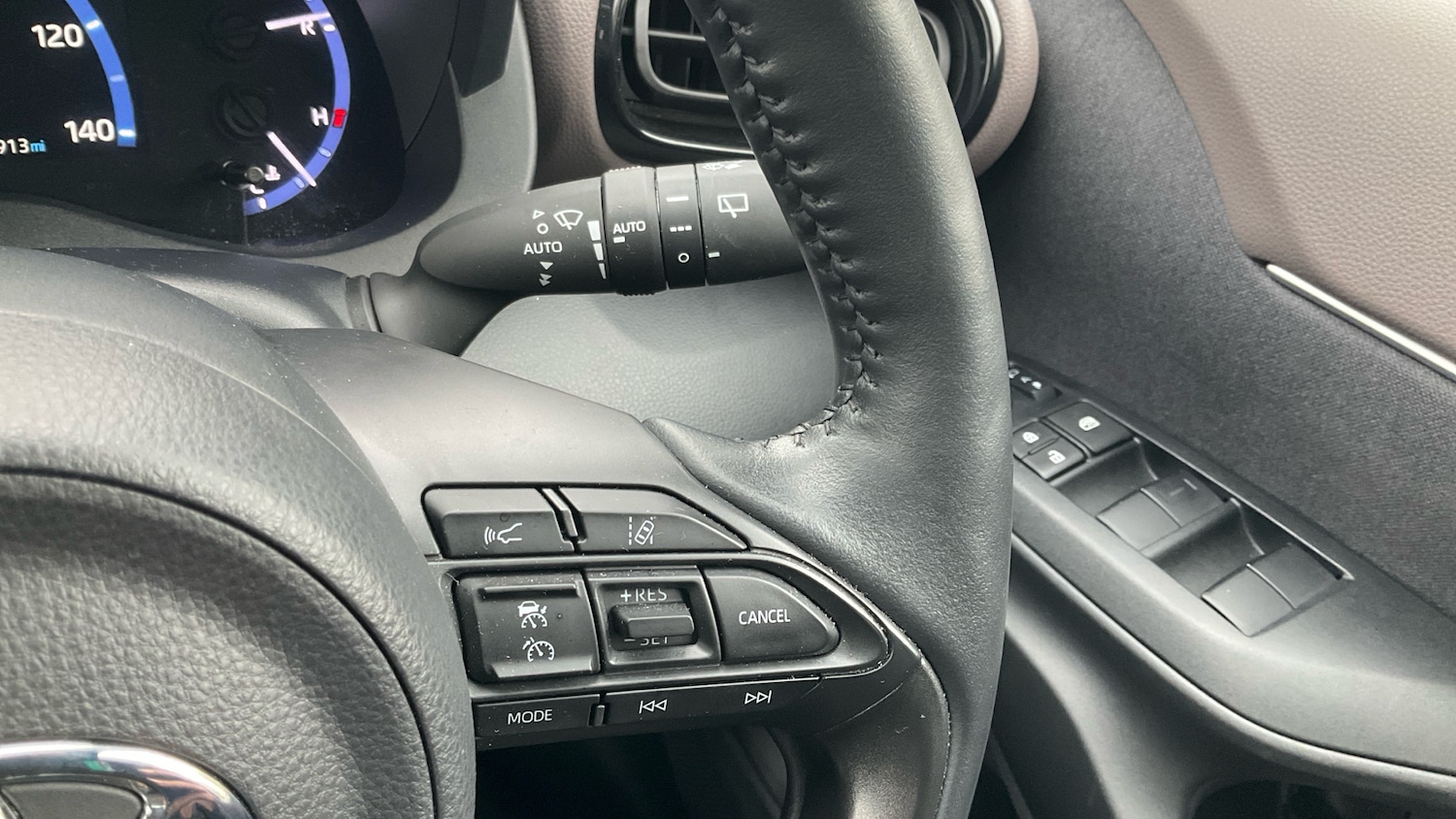 Used Toyota Yaris Cross 2023 for sale - 76517512: Photo 23