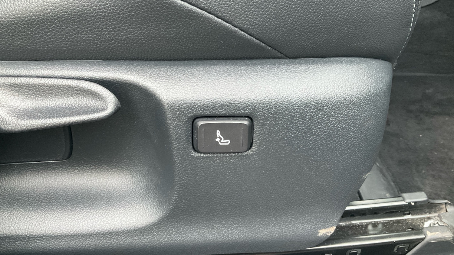 Used Toyota Yaris Cross 2023 for sale - 76517512: Photo 28