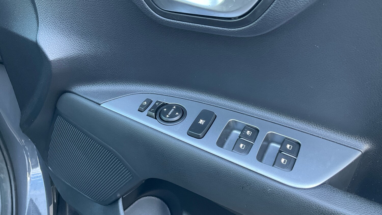 Used Kia Stonic 2023 for sale - 77675306: Photo 27