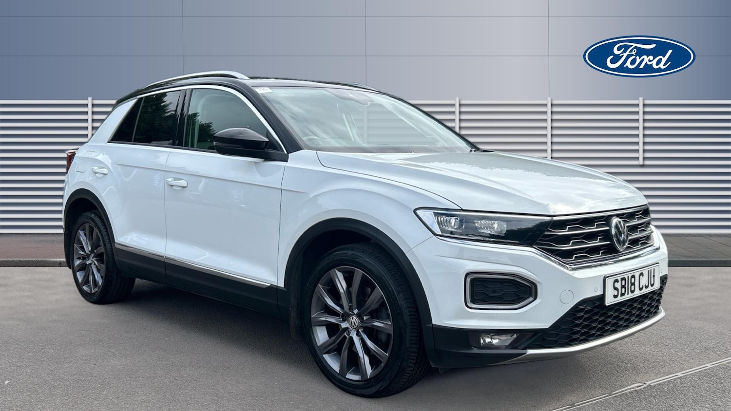 Used Volkswagen T-Roc 2018 for sale - 76063696: Photo 1