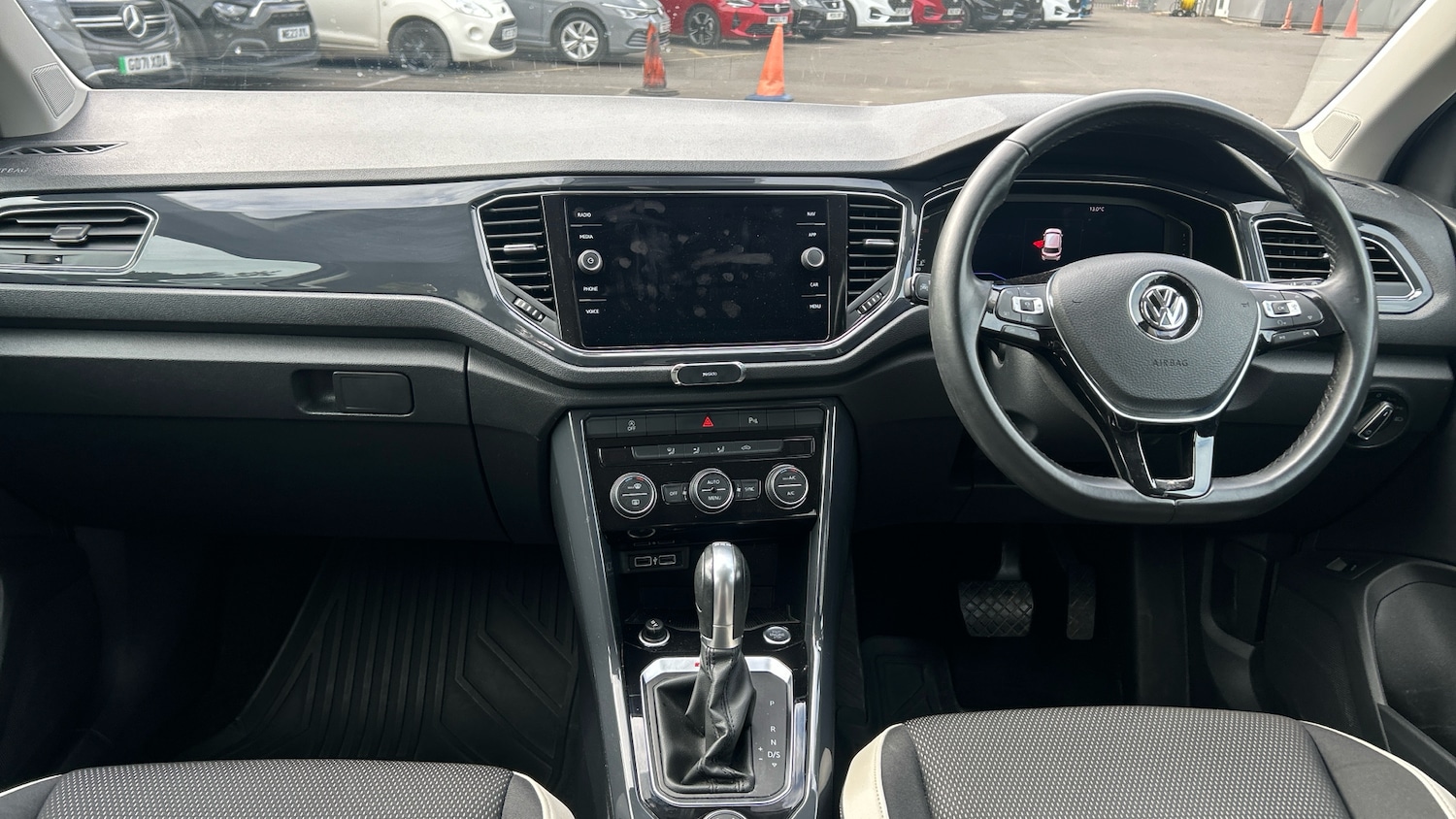 Used Volkswagen T-Roc 2018 for sale - 76063696: Photo 10