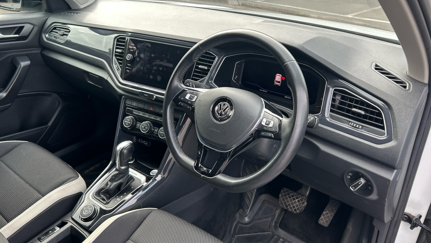Used Volkswagen T-Roc 2018 for sale - 76063696: Photo 11