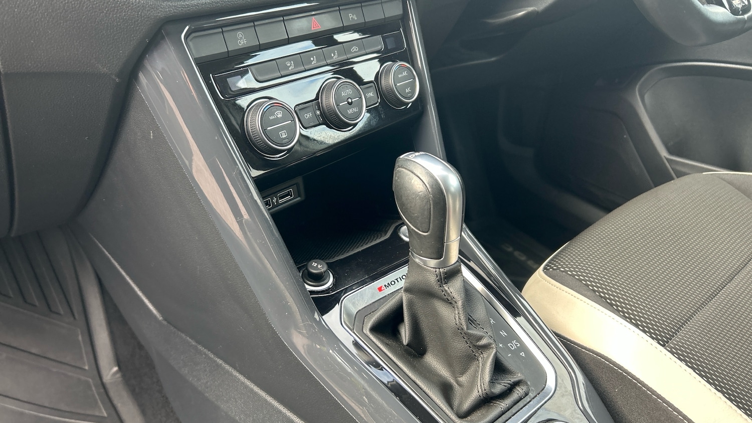 Used Volkswagen T-Roc 2018 for sale - 76063696: Photo 13