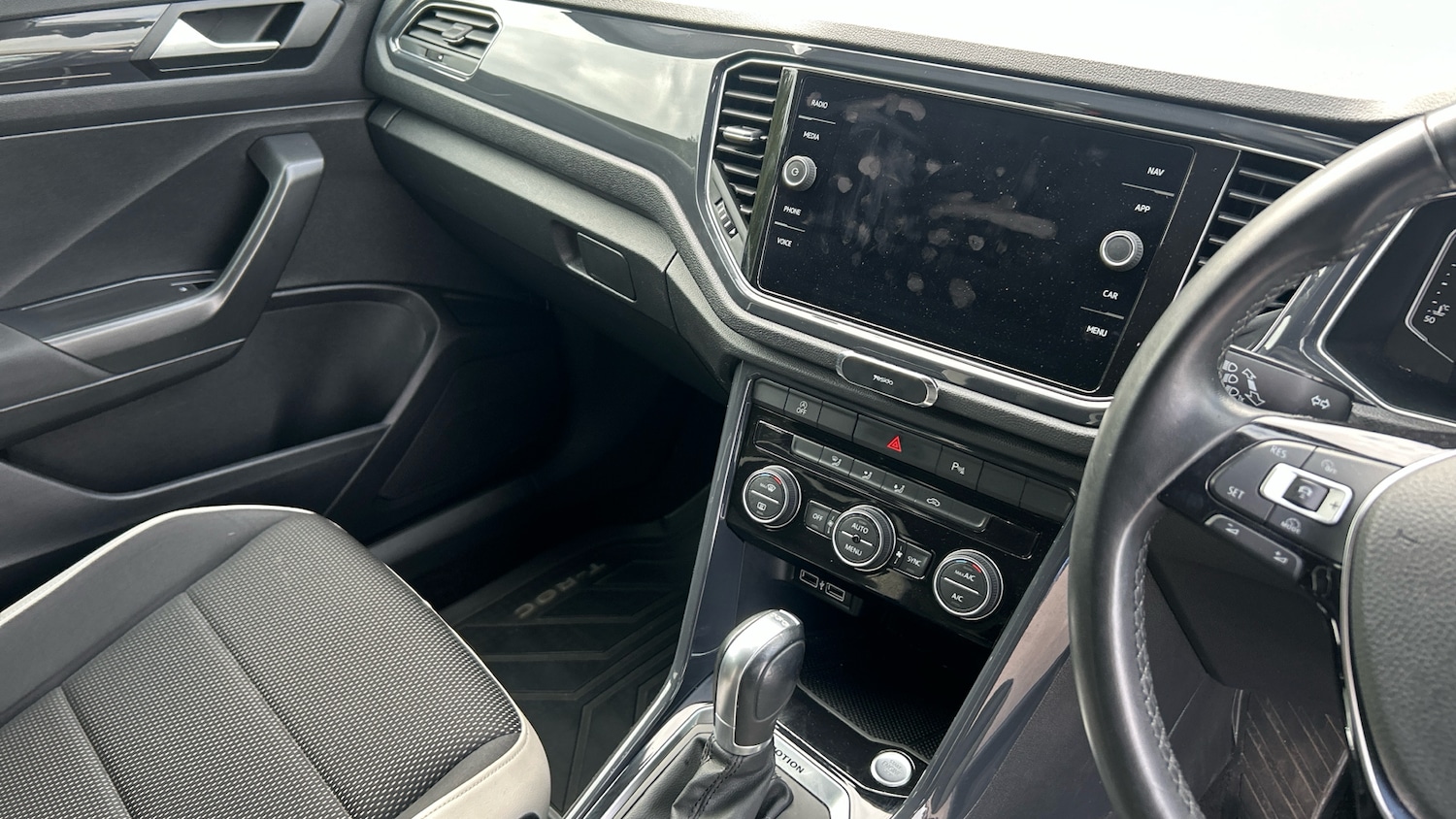 Used Volkswagen T-Roc 2018 for sale - 76063696: Photo 14