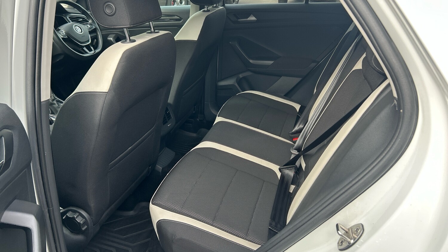 Used Volkswagen T-Roc 2018 for sale - 76063696: Photo 16