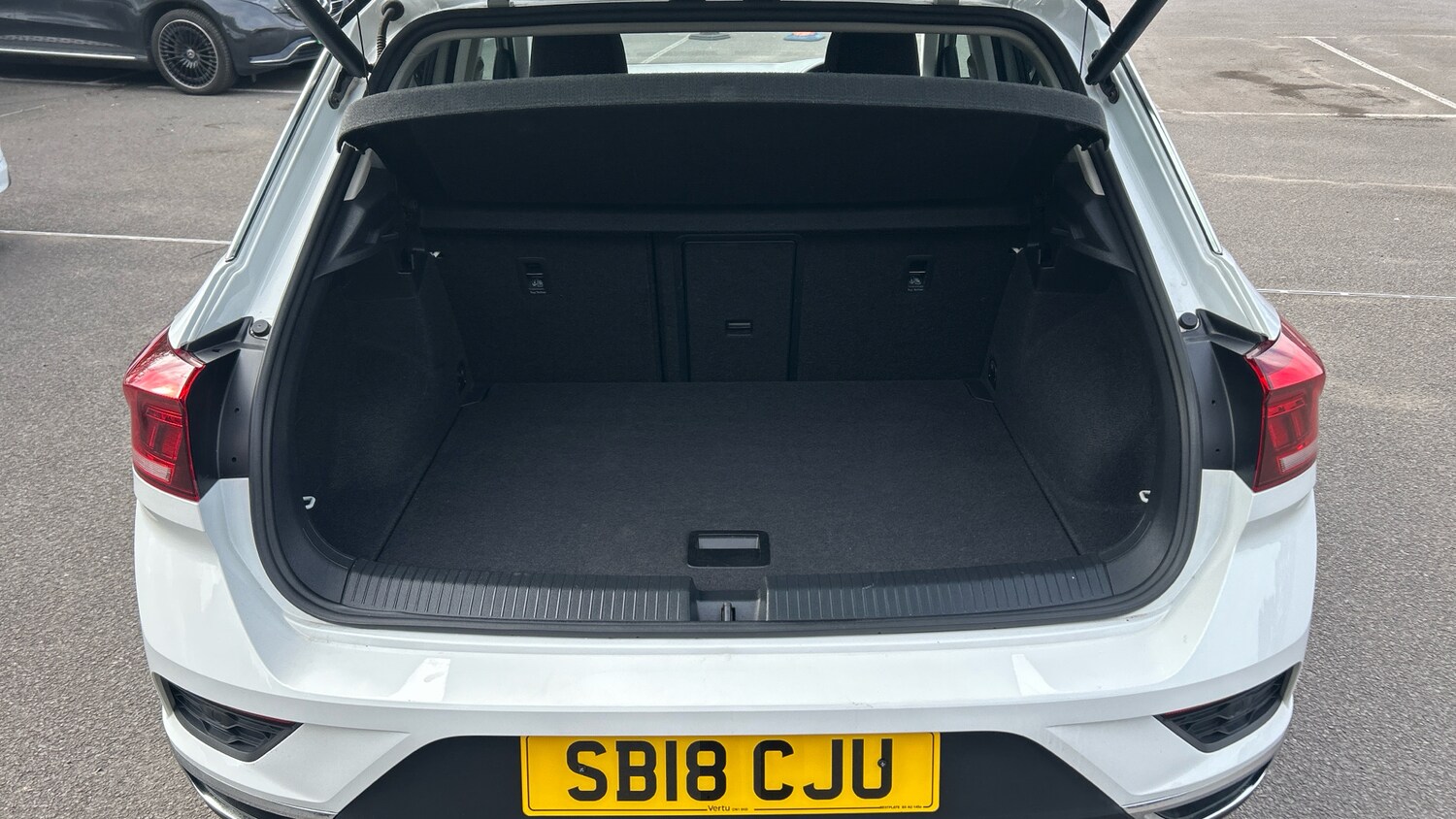 Used Volkswagen T-Roc 2018 for sale - 76063696: Photo 4