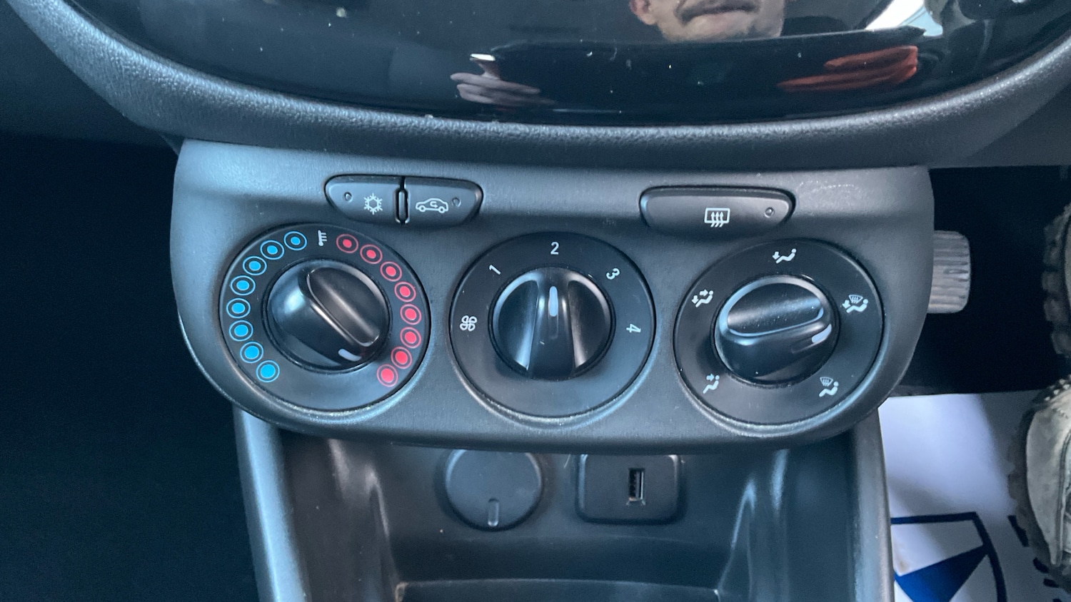 Used Vauxhall Corsa 2016 for sale - 76402349: Photo 33