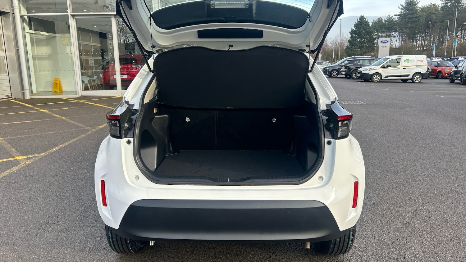 Used Toyota Yaris Cross 2024 for sale - 77640038: Photo 4