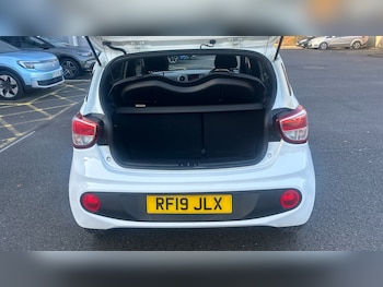 Used Hyundai i10 2019 for sale - 77032789: Photo