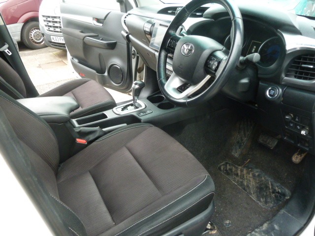 Used Toyota Hilux 2018 for sale - 77326165: Photo 9