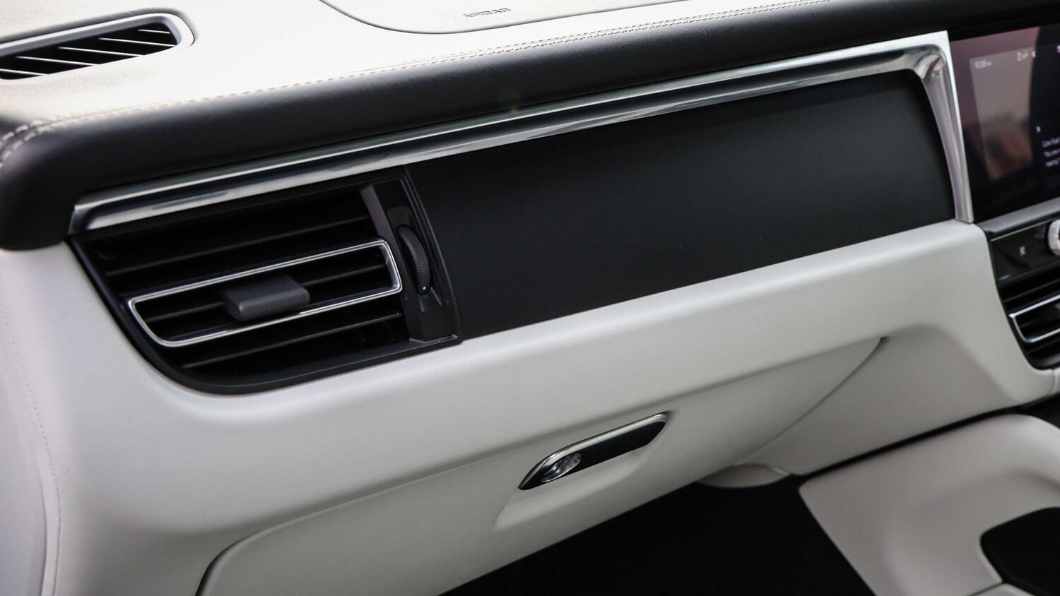 Used Porsche Macan 2022 for sale - 77134856: Photo 27