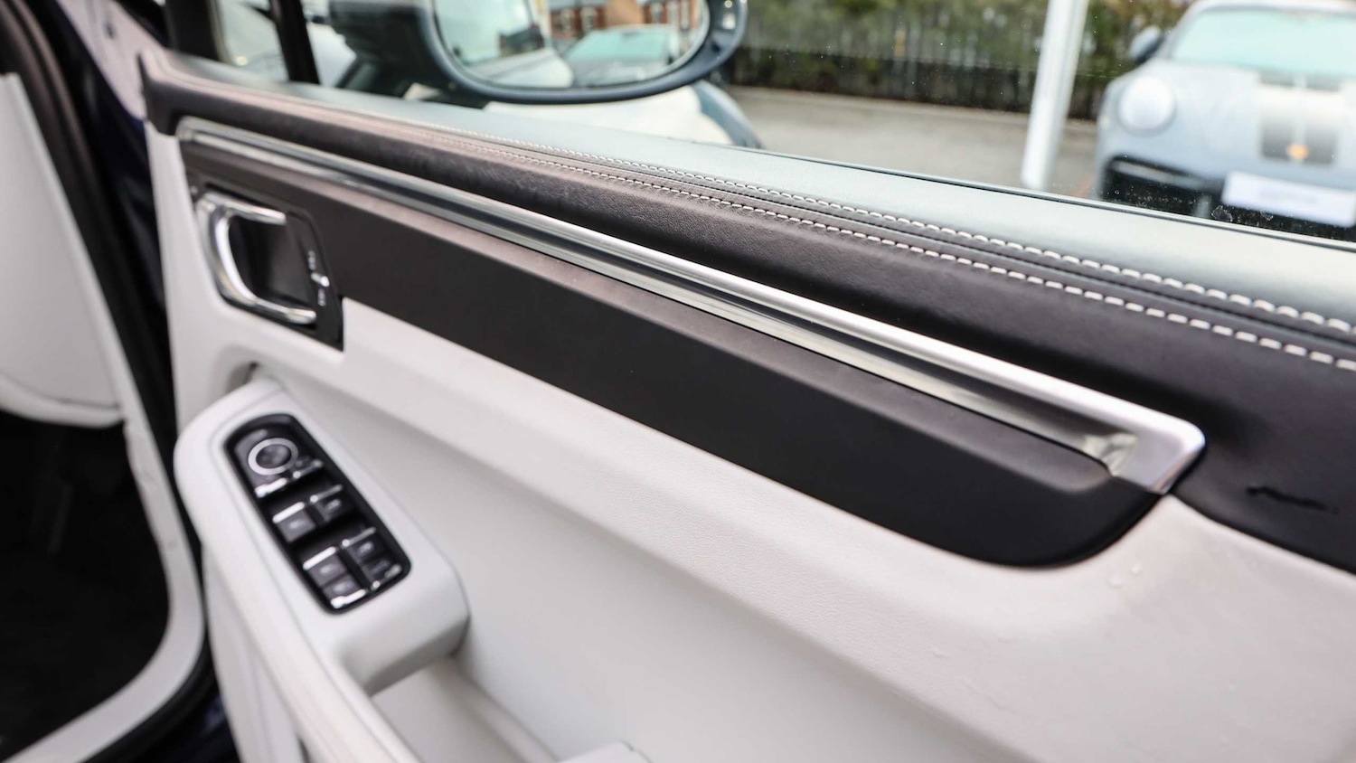 Used Porsche Macan 2022 for sale - 77134856: Photo 31